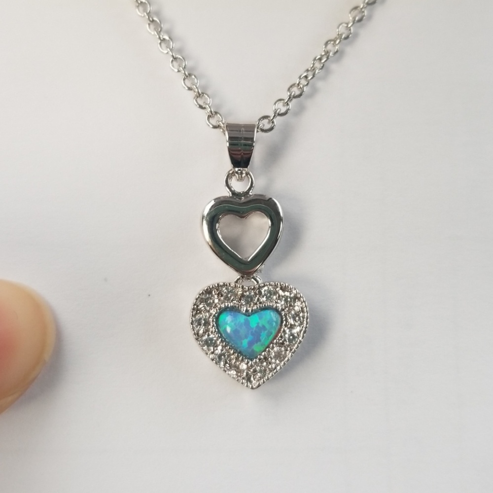 NWOT double heart pendant necklace